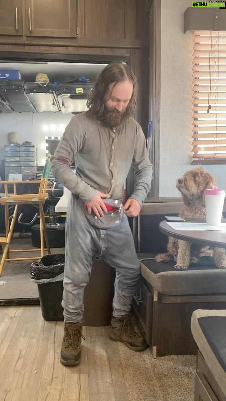 Gina Carano Instagram - The Friday groove with @tythefisch and Fred. “Whip it out soldier let me have a gander” - Cowboy @cowboycerrone 🤣
