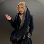 Gina Darling Instagram - Sometimes you gotta do some Dark Lord shit 🖤 Coat from @gelarehdesigns