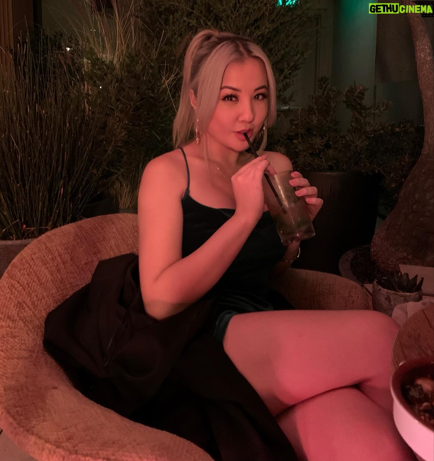 Gina Darling - 27.2K Likes - Happy Valentines Day ❤️🐝