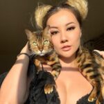 Gina Darling Instagram - A girl and her tiger ❤️ #cat