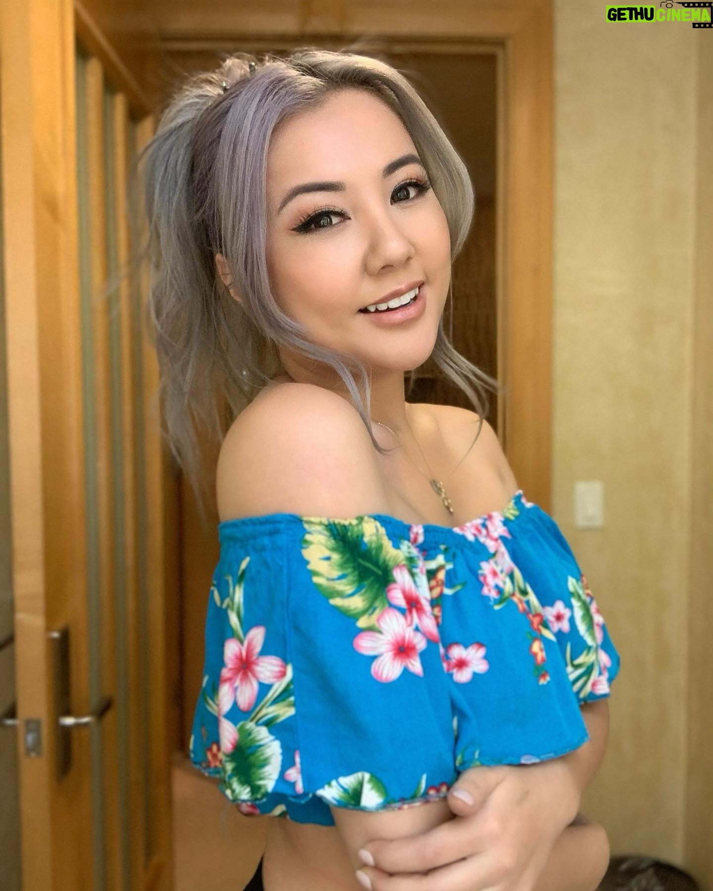 Gina Darling - 25.8K Likes - I stole @thecodemiko’s top for this pic hehehe