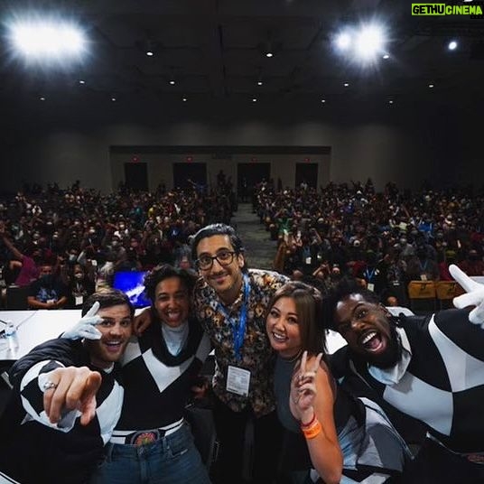 Gina Darling Instagram - Thank you Comic Con! A full house at our Attack panel 🥺❤️ and happiest birthday to our bb @fiona_nova ! @g4tv #sdcc #sdcc2022