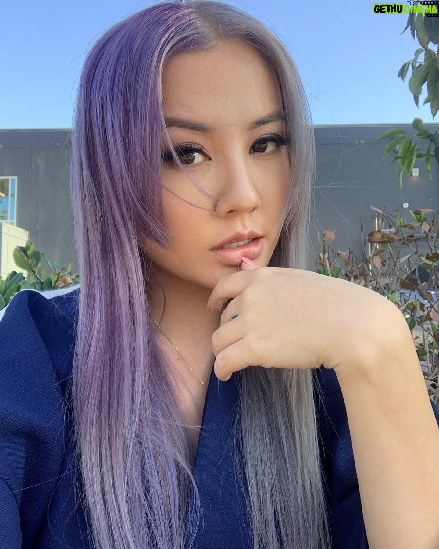Gina Darling - 29.1K Likes - Halfling hime hair.
Done by the incredible stylist @kimi_hair_color
I’m obsessed.