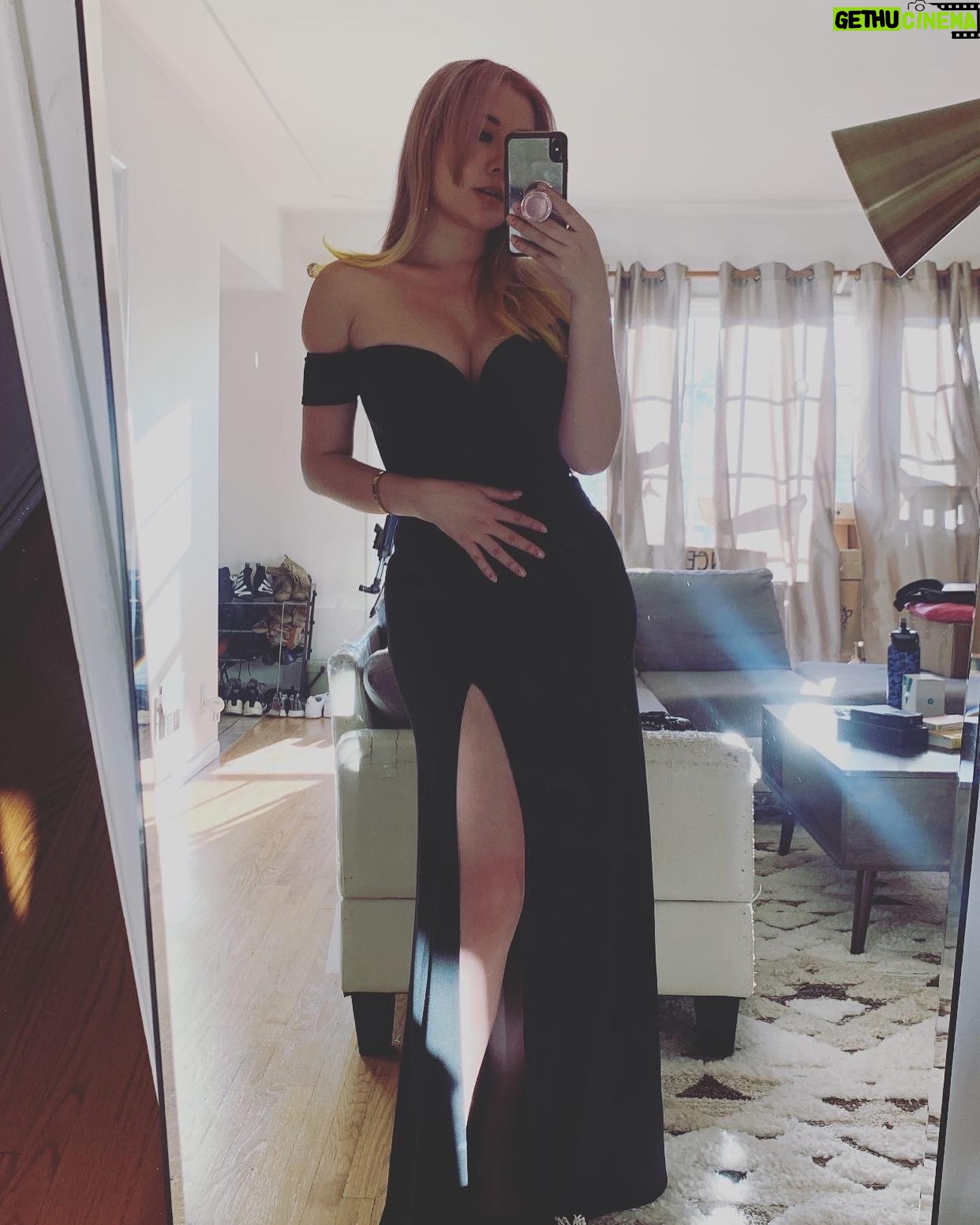 Gina Darling - 32.7K Likes - The Streamer Awards was a blast. Beautiful new hair color done by @kimi_hair_color! Here’s a photo dump full of cuties hehe 💖