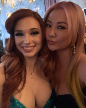 Gina Darling Instagram - The Streamer Awards was a blast. Beautiful new hair color done by @kimi_hair_color! Here’s a photo dump full of cuties hehe 💖