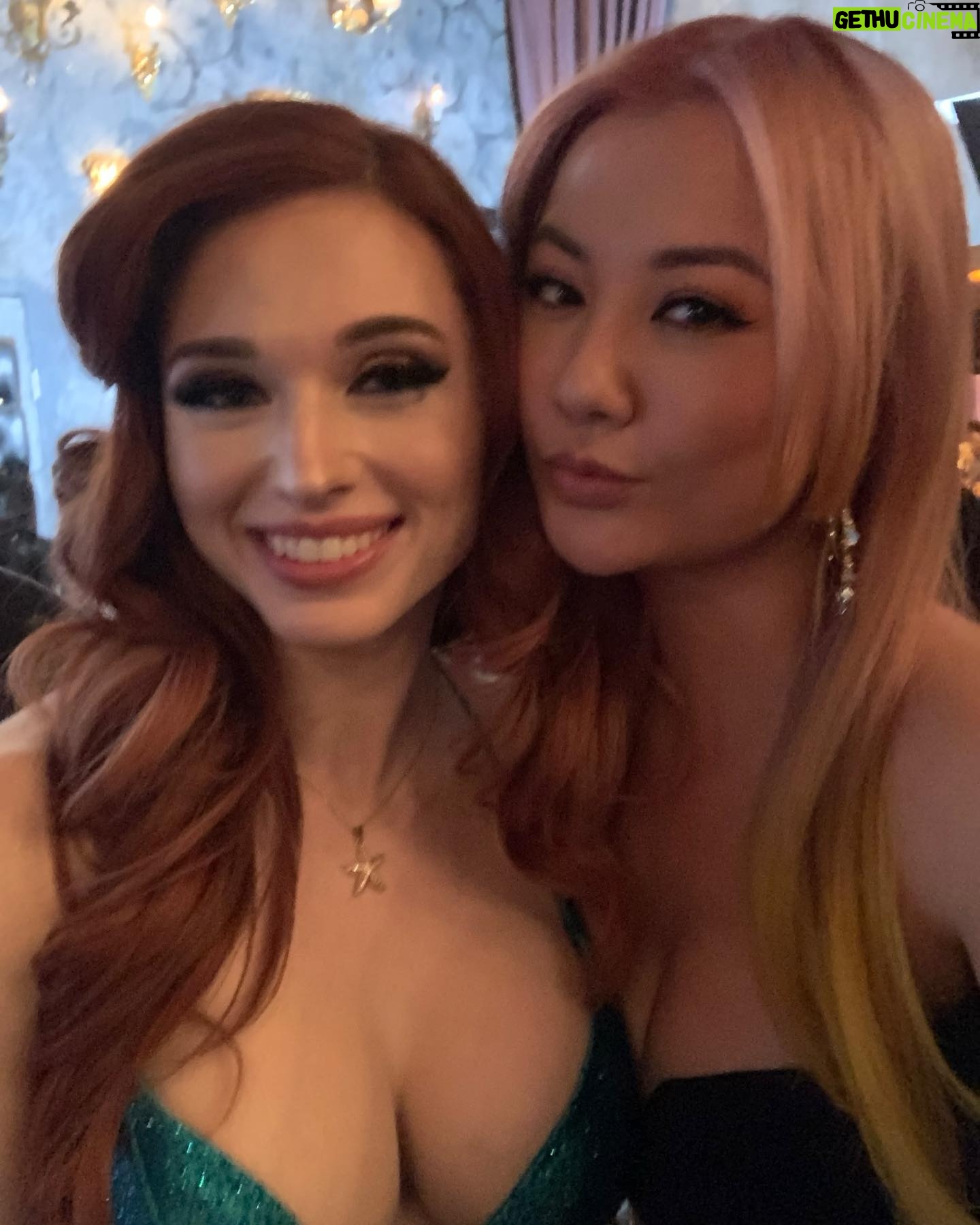 Gina Darling - 32.7K Likes - The Streamer Awards was a blast. Beautiful new hair color done by @kimi_hair_color! Here’s a photo dump full of cuties hehe 💖