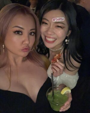 Gina Darling Instagram - The Streamer Awards was a blast. Beautiful new hair color done by @kimi_hair_color! Here’s a photo dump full of cuties hehe 💖