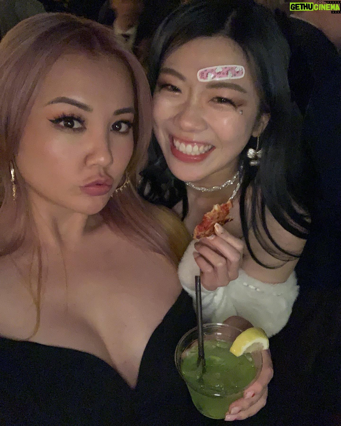 Gina Darling - 32.7K Likes - The Streamer Awards was a blast. Beautiful new hair color done by @kimi_hair_color! Here’s a photo dump full of cuties hehe 💖