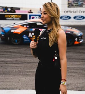 Gina Darling Instagram - Fast cars and TV shows. What more can you ask for? 🖤Oh also Kassem G @gmessak

Photos: @christianthooo
