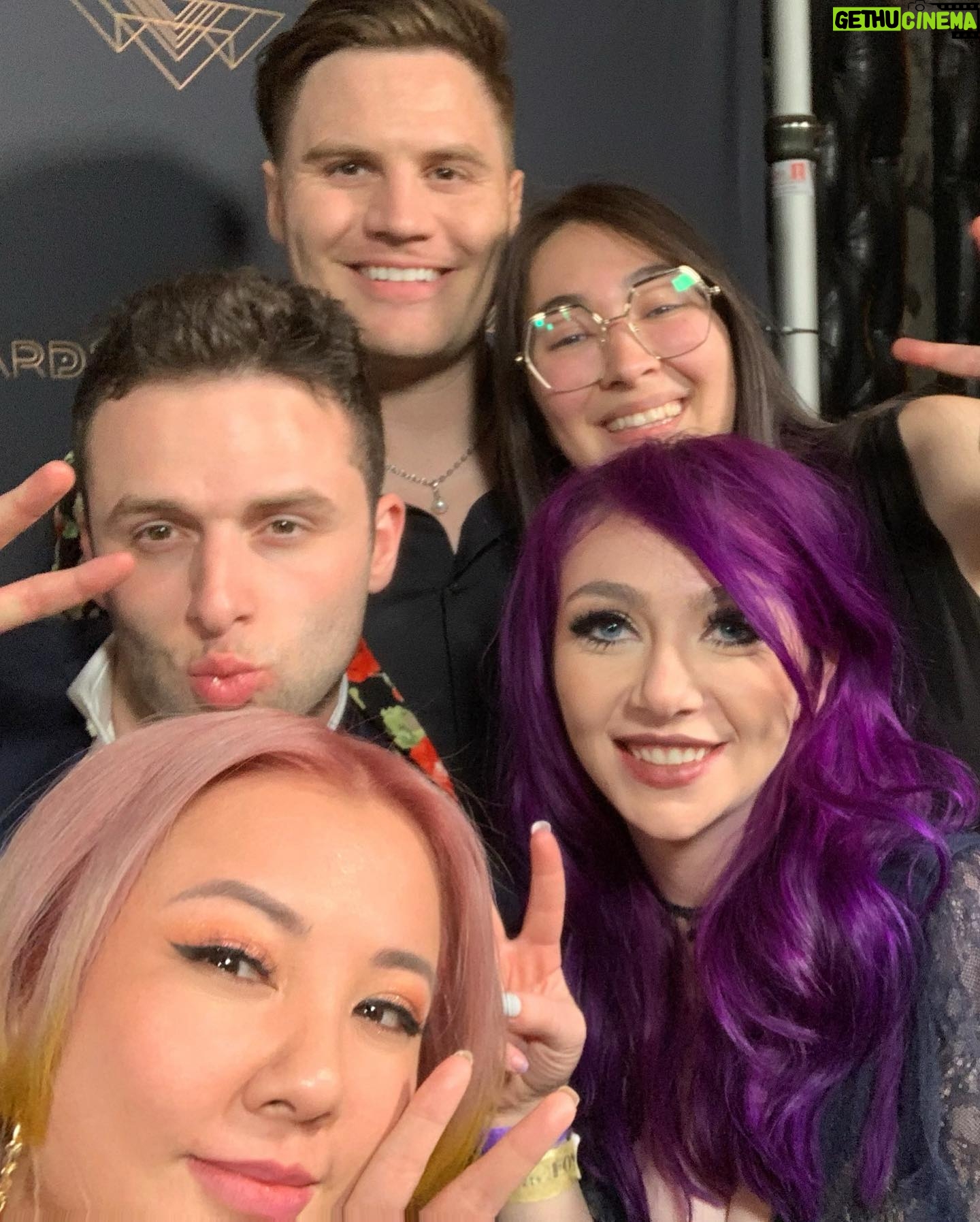 Gina Darling - 32.7K Likes - The Streamer Awards was a blast. Beautiful new hair color done by @kimi_hair_color! Here’s a photo dump full of cuties hehe 💖