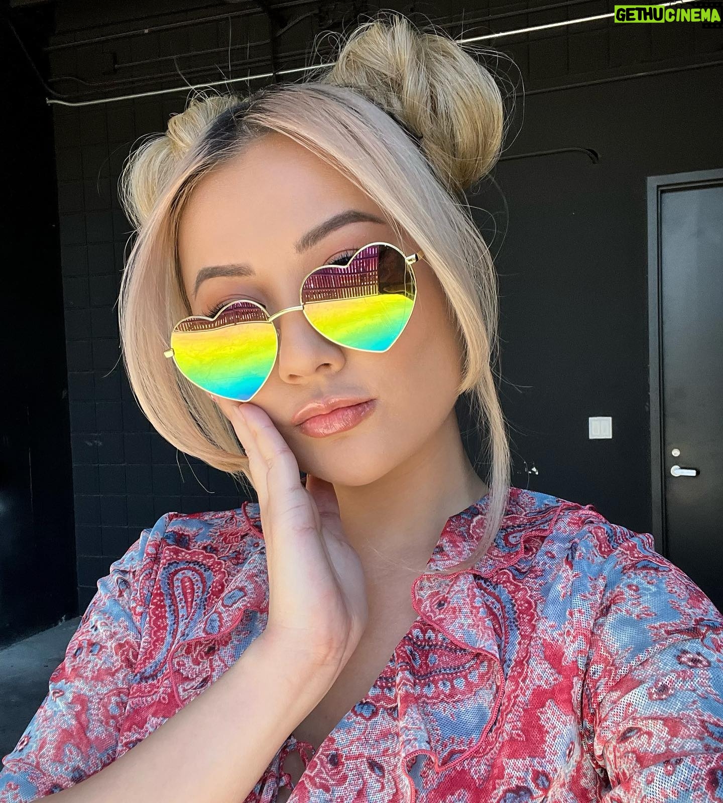 Gina Darling Instagram - Stay groovy, baby🕺🏻