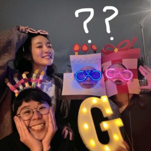 Gingle Wang Instagram - ：
雖然總是愛開玩笑地鬼吼鬼叫，但過去其實不怎麼愛慶生，總覺得不太好意思浪費別人的時間來慶祝我的生日，畢竟是母難日嘛。

只是即使自己不記得，總有這些人牢牢地幫我記著，在二月七日的時候都感受到滿滿被愛著了，謝謝你們的好，希望淨寶也能回饋你們同等，甚至更多的愛，我愛你們，我也好愛這個世界喔，希望世界再更美好一點

26歲的王淨快樂，就算流淚也都是幸福的淚水💗
