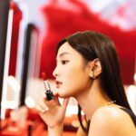 Gingle Wang Instagram – ：
“Every woman is a princesses.”

@Dior
@DiorBeauty #DiorBeauty #RougeDior #迪奧藍星唇膏
#信義A11藍星時尚快閃店
#信義A8藍星時尚咖啡館
#迪奧藍星唇膏全新色選777