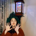 Gingle Wang Instagram – ：
“Till the evening comes, and the sky slowly becomes dark, come, my loved one, and be like a roe on the mountains of Bether.”

Merry Christmas. 🎄🤍🧸🎁🎅🏼