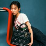 Gingle Wang Instagram - ： 傷口需要時間癒合，而我們需要的是時間。 恍惚間又來到了年初，回顧了一些小小的失落與快樂的瞬間，爾後又到了許下期許的時刻。 許著許著也就月中了，我們需要的時間就這樣一點一點的流逝，所以才難能可貴。 （好好把自己照顧好就是首要目標了，其餘的實在是有點懶惰耶٩(˃̶͈̀௰˂̶͈́)و） @Dior #DiorBookTote #DiorCruise​