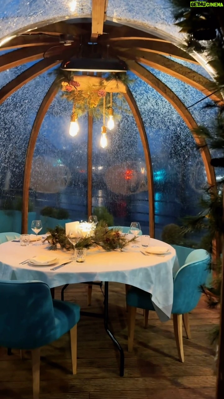 Gino D'Acampo Instagram - I think even Santa would want to spend an evening here! My #DAcampods are available to book now @gino.newcastle … We can’t wait to welcome you… 😎 GDx