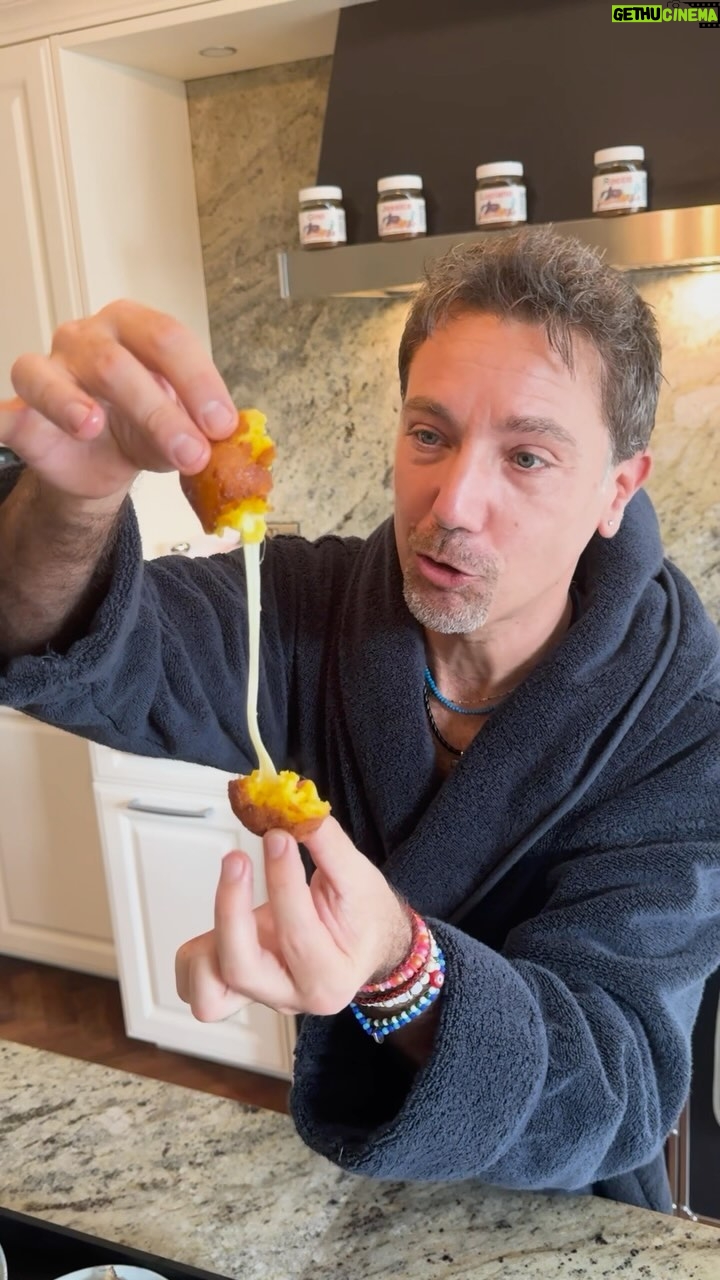 Gino D'Acampo - 16.5K Likes - Who said Valentine’s Day had to be complicated? This is what I will be making for my wife Jessica this year, with the help of my range at @asda of course…. Buon San Valentino a tutti!! #ASDA #ad #ValentinesDay
GDx
