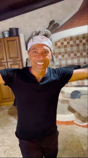 Gino D'Acampo Instagram - Today I am going to challenge @ginopizzaovens against a traditional wooden fire pizza oven… 
GDx