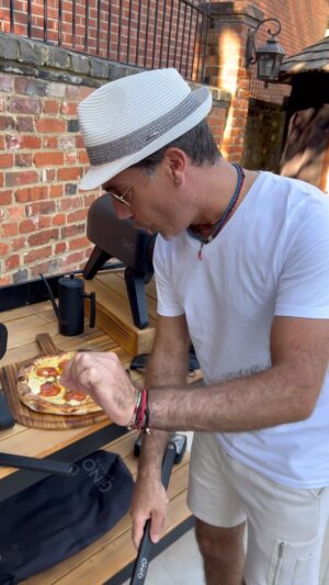 Gino D'Acampo Instagram - Another Sunday lunch sorted for me and the boys @lucidacampo & @roccodacampo with the help of @ginopizzaovens … Check out my full range of pizza ovens and accessories at ginopizzaovens.com… #GinoPizzaOvens #ad #Pizza 
GDx