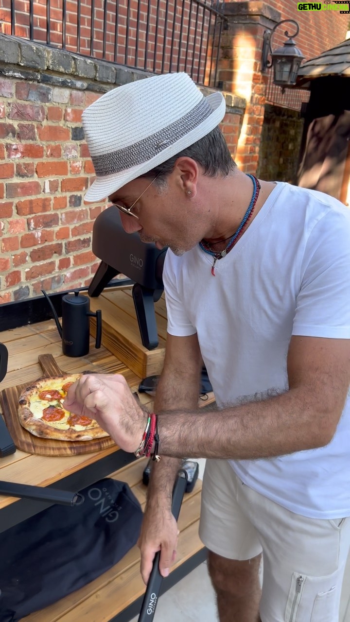 Gino D'Acampo - 52.2K Likes - Another Sunday lunch sorted for me and the boys @lucidacampo & @roccodacampo with the help of @ginopizzaovens … Check out my full range of pizza ovens and accessories at ginopizzaovens.com… #GinoPizzaOvens #ad #Pizza
GDx