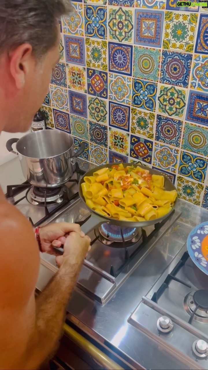 Gino D'Acampo - 11.6K Likes - This is one of my favourite recipes to make at home - simple yet delicious… Paccheri con pomodorini, mozzarella, fresh basil and extra virgin olive oil… P.S Happy National Pasta Day 😎…
GDx