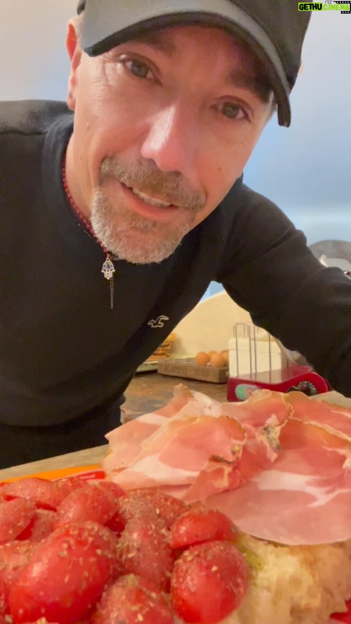 Gino D'Acampo - 28.2K Likes - What’s on the menu for you guys tonight?😎…
GDx