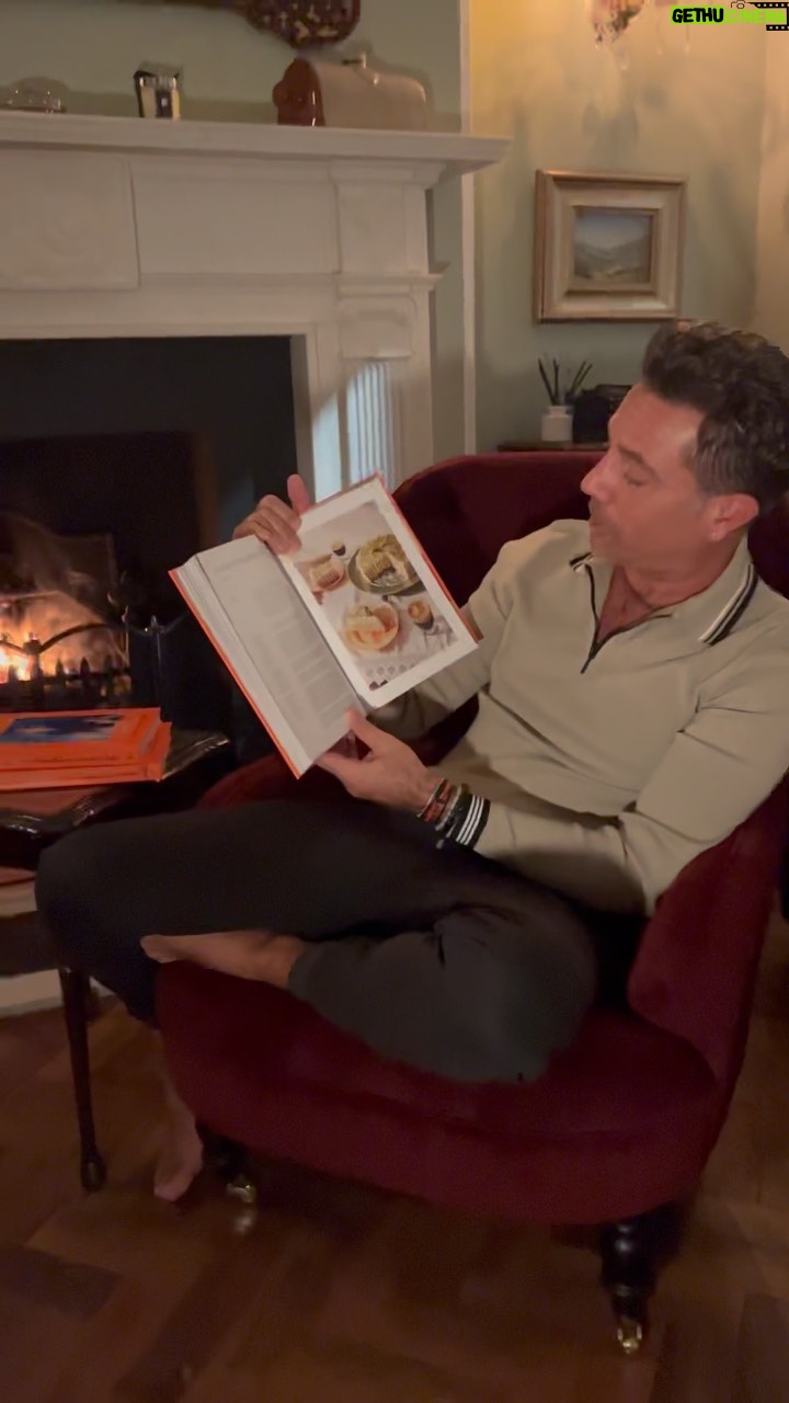 Gino D'Acampo Instagram - Ciao ragazzi, how you doing? If I could recommend one recipe this Christmas, it would be my Delicious Lemon and Limoncello Cake. It’s light and fresh and will transport you straight to Sorrento… Gino’s Italy is available now at the link in my bio… #GinosItaly #ad #CookingWithGino GDx