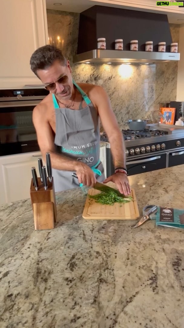 Gino D'Acampo - 17.3K Likes - Now, if there’s one thing that makes me happy, it’s my Minimum Effort, Maximum Satisfaction apron with my awesome, affordable cookware range available at ASDA…. Enjoy guys 😎 #ASDA #ad #Cookware
GDx