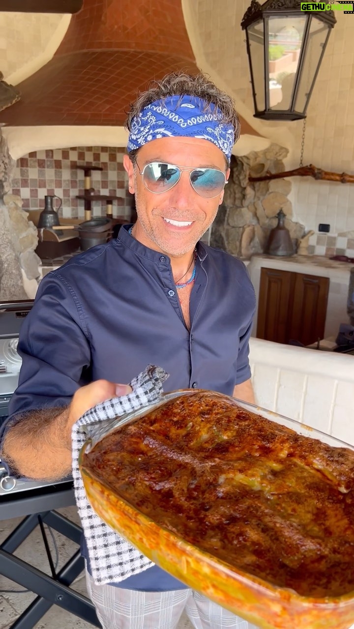 Gino D'Acampo - 12.1K Likes - What you can do with the @ninjakitchenuk Woodfire Electric BBQ Grill & Smoker is just incredible. My Smoked Lasagne tasted fantastic and looked the part - a perfect winter recipe… #GrillwithNinja #ad #SmokedLasagne
GDx