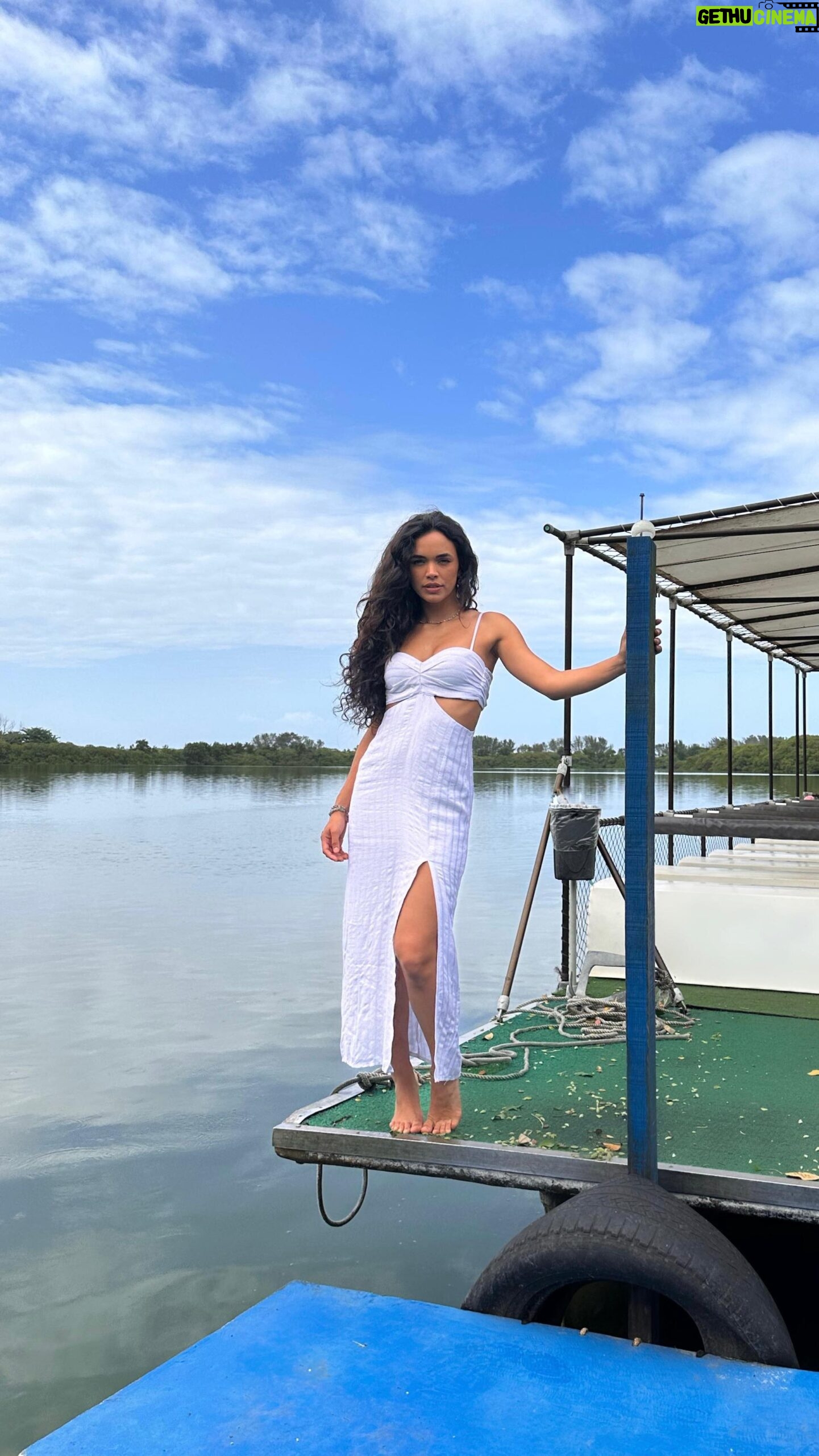 Giovana Cordeiro - 60.4K Likes - 2024, pode vir! Me sinto pronta de coleção Marine da @myplaceoficial 🍾✨
#Publi