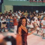 Giovana Cordeiro Instagram – Ser blasé não combina com meus planos de vida. A cada sonho realizado, uma nova descoberta de sensações grandiosas que já moravam dentro de mim ansiosas pra que eu pudesse expressa-las. 

Eu vou abrir o carnaval do Grupo Especial com a Porto da Pedra e quando eu digo abrir, eu tô falando da honra de vir no abre alas, abrindo os caminhos para a história que vamos fazer na Sapucaí! ❤️‍🔥

Nunca tive medo de trabalho, sempre gostei de me dedicar pelas coisas que eu acredito. Tenho encarado a avenida como um grande palco. Tenho me preparado com a mesma vocação que preparo uma personagem. Carnaval é arte. Meu lugar é onde a arte puder me levar!! Eu tô apaixonada pelo lugar que eu tô, pelas pessoas que tenho conhecido, pelo carinho que tenho recebido. Obrigada Porto da Pedra pela confiança!! 

Dia 11 tá chegandoooo!! AGUARDEM O TIGRE!! 🐯