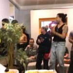 Giovana Cordeiro Instagram – Fizeram uma surpresa pra @oli_araujo no estúdio hoje e eu tava tão empolgada por ela (como vcs podem ver) que demorei pra entender que a festa também era pra mim 😂 Olha a minha felicidade!!! Mais uma coincidência no nosso caminho: nossos aniversários são do ladinho um do outro 🦂 Nunca foi sorte… 

Obrigada, equipe, por tanto carinho 🤍