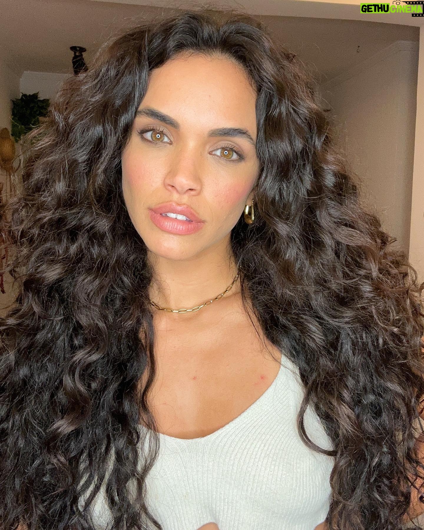 Giovana Cordeiro - 46.1K Likes - Às sextas usamos branco