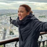 Giovana Cordeiro Instagram – Mãe, subi na torre Eiffel!!!