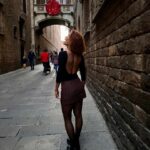 Giovana Cordeiro Instagram – Arquitetura & 
Gaudi & 
Comidas gostosas 

Ok, Barcelona, já era pra mim 🥺