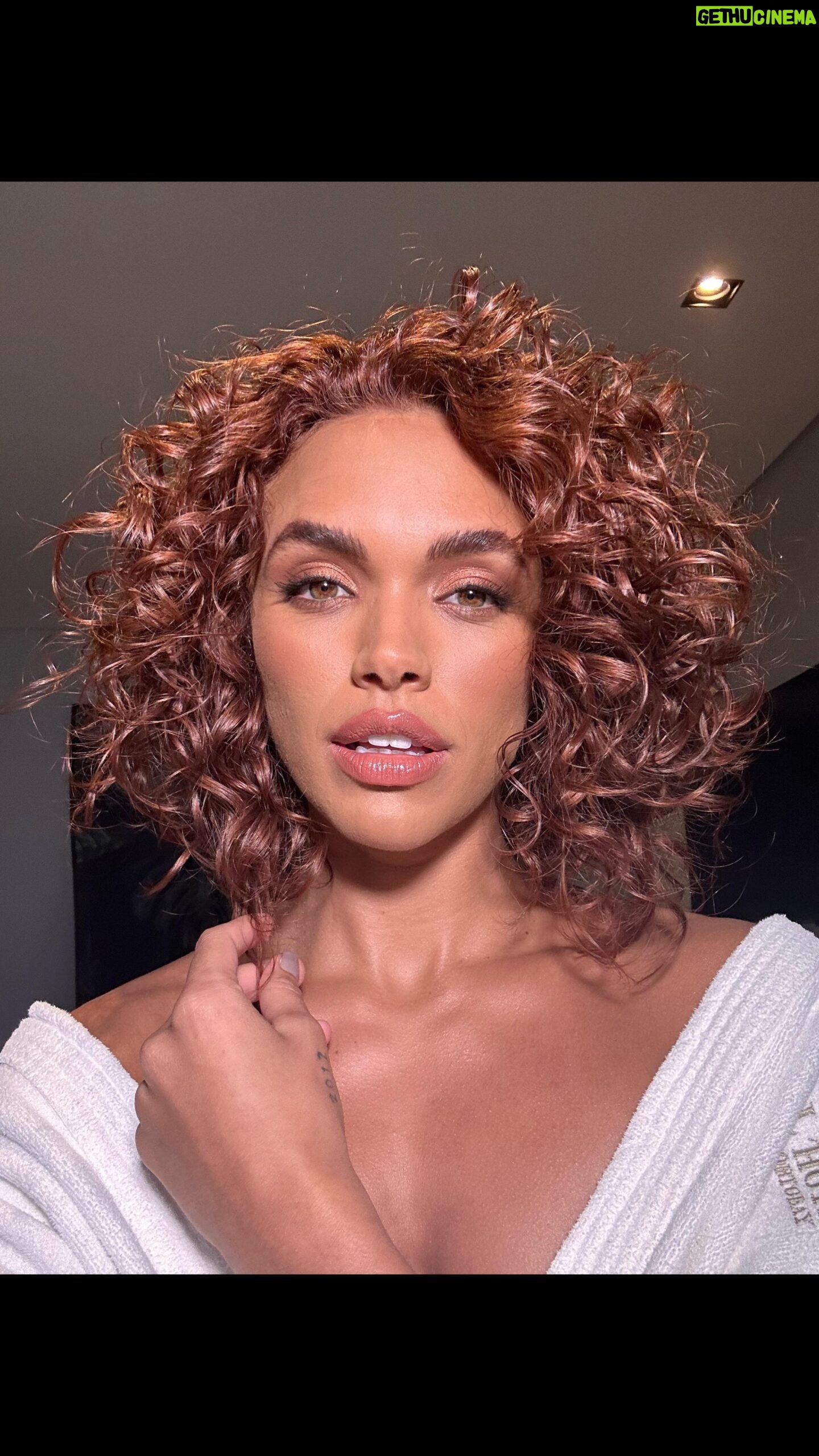 Giovana Cordeiro - 85.3K Likes - O antes e depois dela 💅🏽
#AguentaFirme