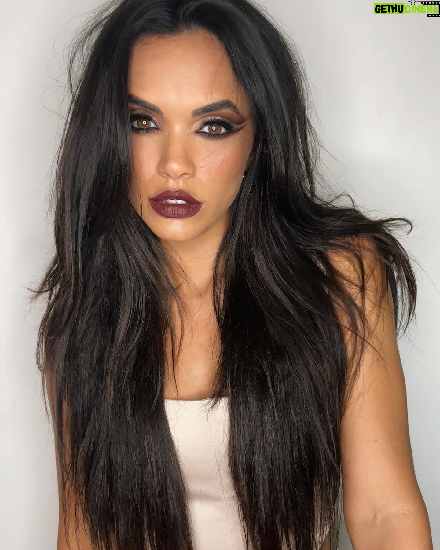 Giovana Cordeiro - 30.5K Likes - Primeira semana de férias e muitas skins 🦎