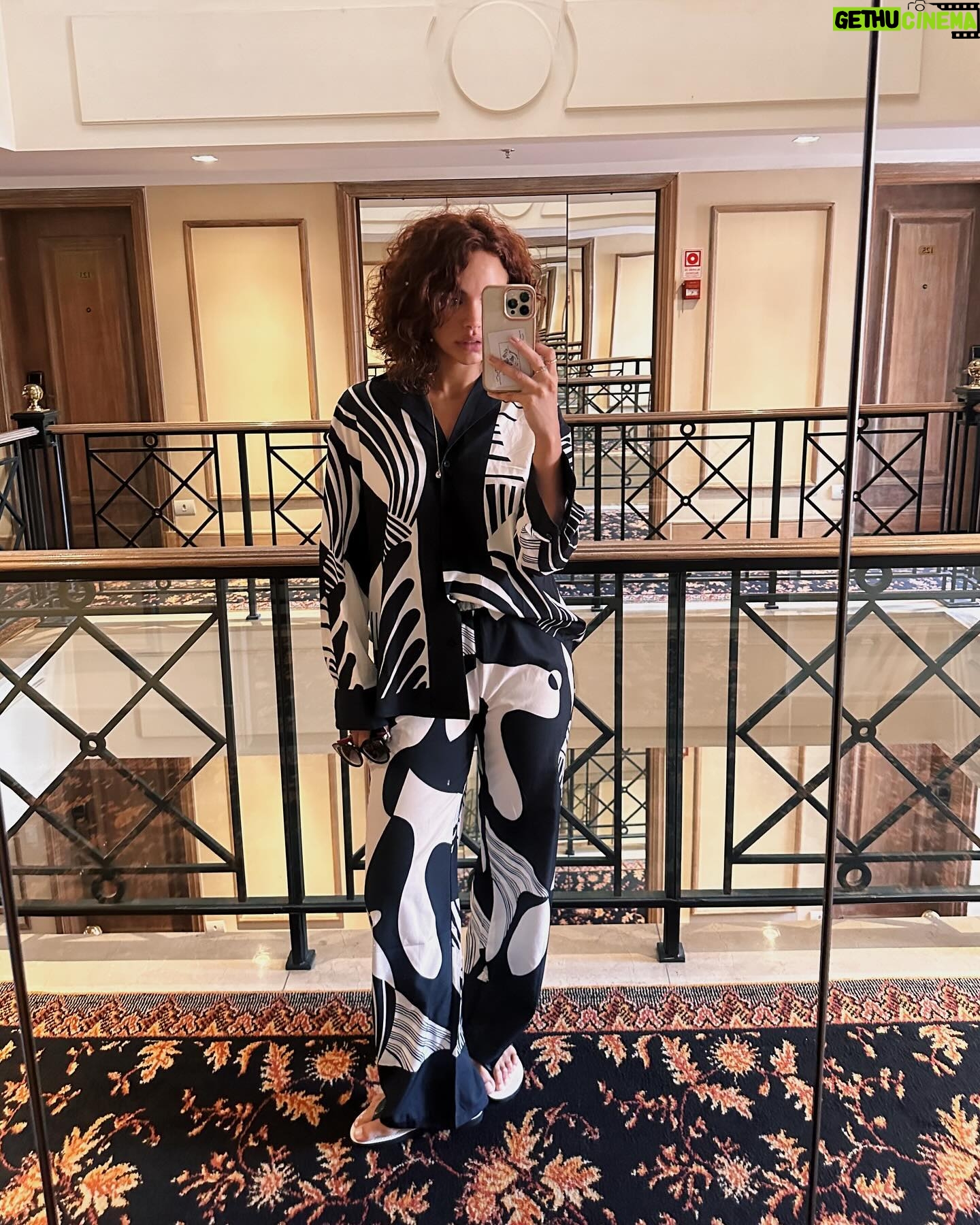 Giovana Cordeiro Instagram - Pr贸xima selfie s贸 no velho continente 馃き