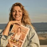Gisele Bündchen Instagram – I’m very, very happy, grateful and surprised to be in #2 place on the @nytimes bestselling books list. I just want to thank everyone who made this book possible. Thank you to all the chefs and people I met along this journey who taught me so much. Thank you @elinorbhutton for writing this book with me.  Thank you to my beloved mother for teaching me that food is sacred and never to waste.
And thank you very much to everyone who purchased and believes that a healthy diet can also be delicious, I hope you enjoy it and feel nourished 🙏🏼❤️✨🎉

Estou muito, muito feliz, grata e surpresa por estar em segundo lugar na lista de livros mais vendidos do New York Times. Só quero agradecer a todos que tornaram este livro possível. Obrigada a todos os chefs e pessoas que conheci ao longo desta caminhada e que tanto me ensinaram. Obrigada Elinor Hutton por escrever este livro comigo. Obrigada à minha amada mãe por me ensinar que a comida é sagrada e nunca deve ser desperdiçada.
E muito obrigada a todos que compraram e acreditam que uma alimentação saudável também pode ser uma delícia, espero que gostem e se sintam nutridos.