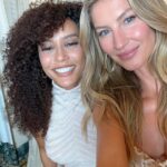 Gisele Bündchen Instagram – Muito feliz em lançar o meu livro de receitas, Nutrir, no Brasil e ter uma conversa inspiradora sobre saúde, alimentação, e bem-estar com @angelicaksy @taisdeverdade @silviabraz . Muito obrigada meninas por estarem comigo nesse dia tão especial e também obrigada a todas outras mulheres que estavam presentes.

Espero que todos vocês aproveitem o livro! 😘

I’m so happy to launch my cookbook, Nourish, in Brazil and have an inspiring conversation about health, food, and well-being with Angélica, Taís e Sílvia. Thank you so much girls for being with me on this special day and also thank you to all the other women who were present.

I hope you all enjoy the book!