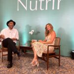 Gisele Bündchen Instagram – Muito feliz em lançar o meu livro de receitas, Nutrir, no Brasil e ter uma conversa inspiradora sobre saúde, alimentação, e bem-estar com @angelicaksy @taisdeverdade @silviabraz . Muito obrigada meninas por estarem comigo nesse dia tão especial e também obrigada a todas outras mulheres que estavam presentes.

Espero que todos vocês aproveitem o livro! 😘

I’m so happy to launch my cookbook, Nourish, in Brazil and have an inspiring conversation about health, food, and well-being with Angélica, Taís e Sílvia. Thank you so much girls for being with me on this special day and also thank you to all the other women who were present.

I hope you all enjoy the book!