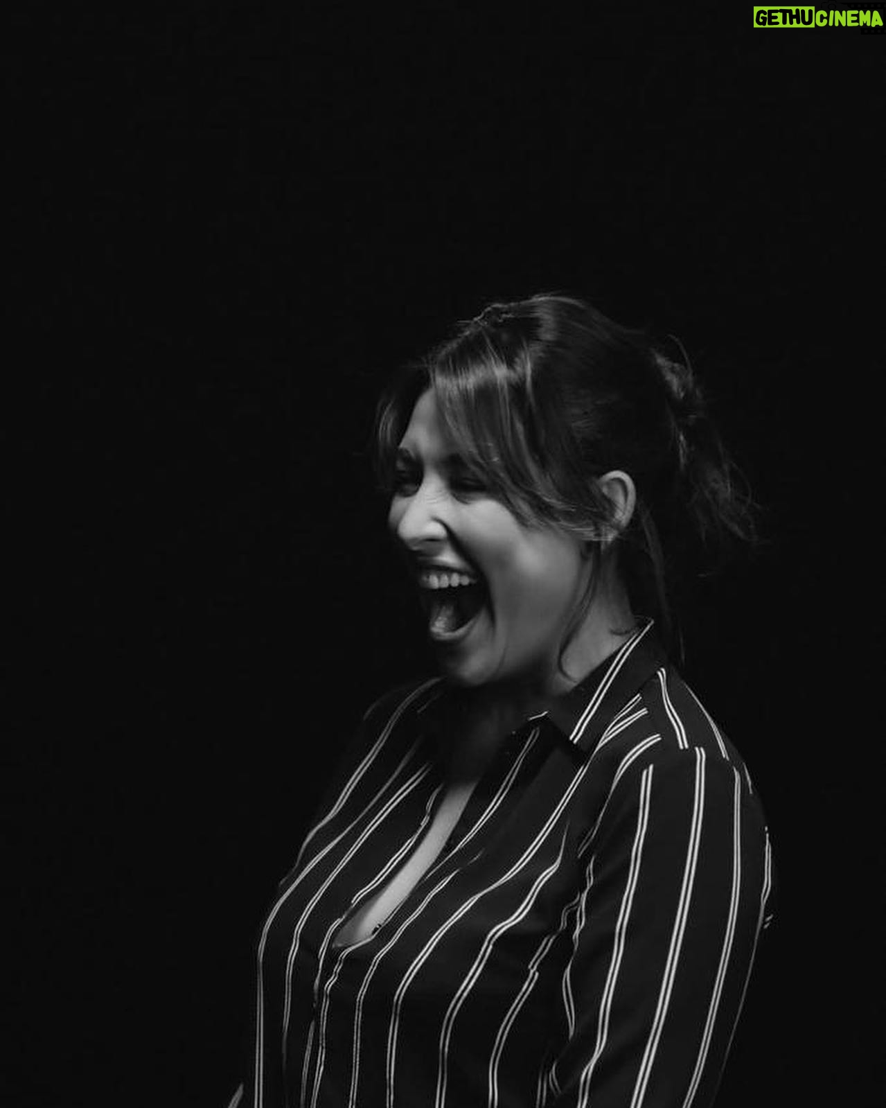 Giselle Itié Instagram - no meio de tanta overdose insana que se chama realidade. existem alguns respiros, onde eleva a alma pro além. minha cria, família e a minha arte me sacodem e me fazem respirar. ter sido convidada pela @acapella.doc foi especial. se conectar pela arte é o que dá sentindo em estar aqui. Brava❤️👏🏽 @renata.sauda ! 📸 by @nanacurti 👏🏽❤️