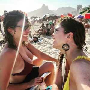 Giselle Itié Instagram - Hermana, agradeço muito por te sentir tão feliz e cada dia mais realizada. Você merece o mundo relleno de Amor e Luz ❤️🙌🏽 @babiborges ❤️