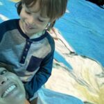 Giselle Itié Instagram – “ Toda criança no mundo
Deve ser bem protegida
Contra os rigores do tempo
Contra os rigores da vida. “