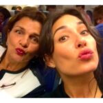 Giselle Itié Instagram - Mami, agradeço todos os dias por ter vindo de você. Sua alma é rellena de Amor e muita Luz. A forma como você leva a vida só me eleva como mulher e me dá muita fuerza pra contar a minha história. quando questiono a educação que foi dada. em nenhum momento levanto todo o valor que foi me presenteado por você. de jeito nenhum! sei que você me criou da melhor forma possível. só estou em pé, como mulher e mãe do PP Luna, fazendo a transição da educação tradicional para a educação positiva porque você também me deu este repertório🩵 eu sei de todo o Amor que me é dado todos os dias. pra mim e para o nosso PP. Te Amo e te Agradeço profundamente. Feliz Dia Todos os Dias e para Sempre.