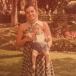 Giselle Itié Instagram - Mami, agradeço todos os dias por ter vindo de você. Sua alma é rellena de Amor e muita Luz. A forma como você leva a vida só me eleva como mulher e me dá muita fuerza pra contar a minha história. quando questiono a educação que foi dada. em nenhum momento levanto todo o valor que foi me presenteado por você. de jeito nenhum! sei que você me criou da melhor forma possível. só estou em pé, como mulher e mãe do PP Luna, fazendo a transição da educação tradicional para a educação positiva porque você também me deu este repertório🩵 eu sei de todo o Amor que me é dado todos os dias. pra mim e para o nosso PP. Te Amo e te Agradeço profundamente. Feliz Dia Todos os Dias e para Sempre.