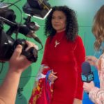Giselle Itié Instagram – Após 02 décadas mergulhada no filme 
“ O Barulho da Noite “
a talentosíssima e extremamente sensível diretora tocantinense @evitaapereira 
pariu essa história tão profunda e necessária no @festivaldecinemadegramado 

 @obarulhodanoiteofilme é uma denúncia contada por um olhar  poético sobre o grito contido  e angustiante que existe e resiste nas meninas e mulheres, após serem atravessadas sistematicamente pela dor do abuso dentro dos seus lares.

É um filme valiosíssimo para nossa sociedade. 

Amiga, Obrigada por me deixar fazer parte deste momento tão potente. 
Além de ser esta artista gigante, você é uma mulher de uma força inexplicável com um coração cheio de amor e arte.

Te Amo Muito e estou muito feliz em ser sua babá número 02 e… prooooooonto. ❤️🥹