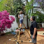 Giselle Itié Instagram - as vezes, ou muitas vezes ou quase sempre vivo no pensamento “ e se amanhã tudo der errado ? “ no seu partir qual sentir seria necessário para ir minimamente em paz e me vem abraços molhados, palavras tantas vezes sentidas, olhares profundos rellenos de amor, quanta vida latente transparente na morte de cada dia “ e se amanhã tudo der errado “ alem de mergulhar na alma da minha cria o que mais me faz me sentir viva? alem de me sentir acolhida pelos meus? escrevi escrevi só pra ter certeza no AME O AGORA porque daqui um segundo pode dar tudo errado* e você partir em um só respiro.