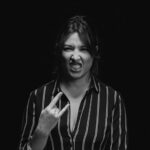Giselle Itié Instagram – no meio de tanta overdose insana que se chama realidade. existem alguns respiros, onde eleva a alma pro além. minha cria, família e a minha arte me sacodem e me fazem respirar. ter sido convidada pela @acapella.doc foi especial. se conectar pela arte é o que dá sentindo em estar aqui. Brava❤️👏🏽 @renata.sauda ! 📸 by @nanacurti 👏🏽❤️