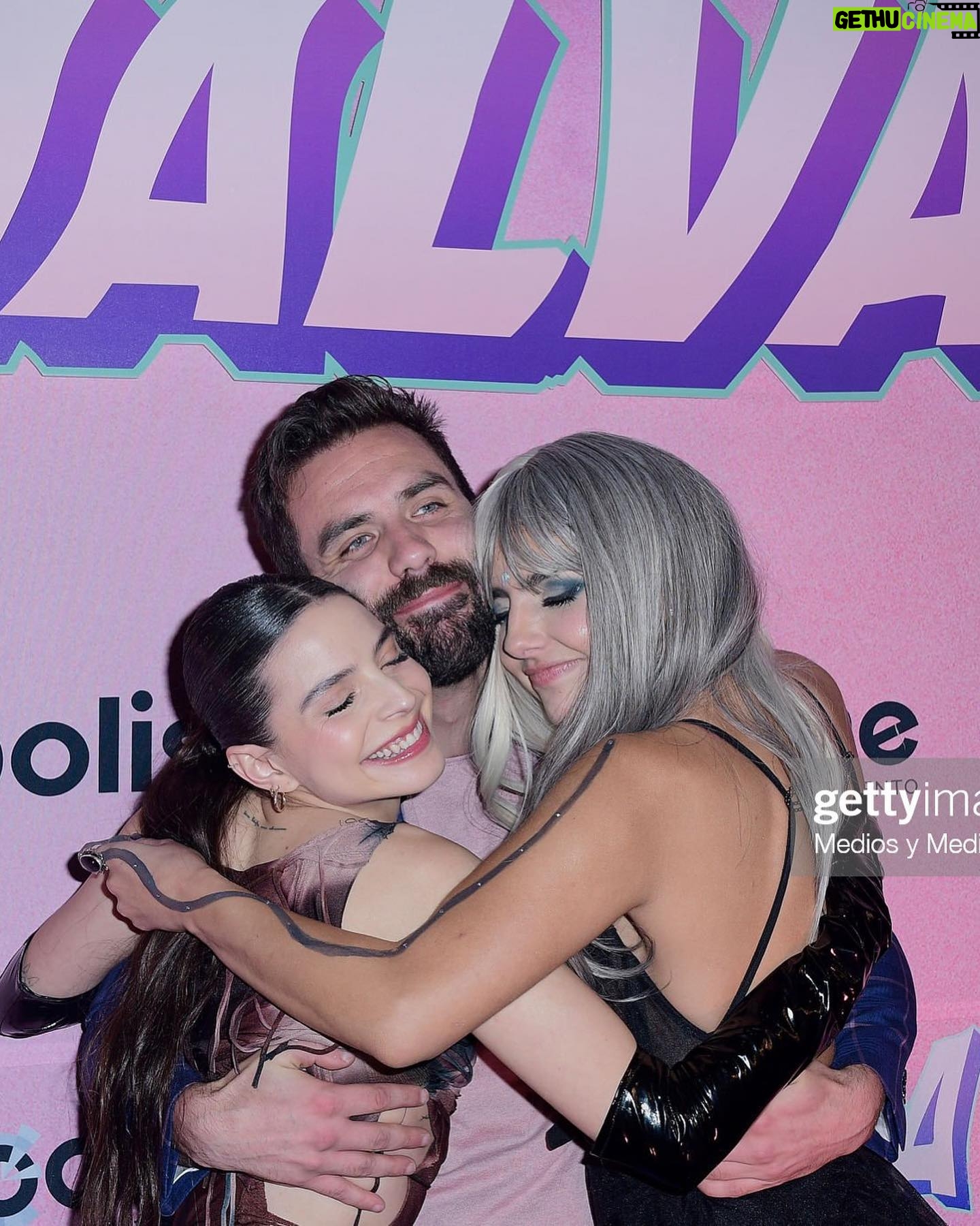 Gisselle Kuri Instagram - Que noche tan bella 💘 tengo el corazón lleno de felicidad y gratitud por compartir este proyecto con personas tan increíbles 💜 los amo y admiro profundamente. @giuseppegamba_ @michellerenaud @elalexfdz @manucalderon_9 @merceditas1970 @anabelferreirab son maravillosos 😍. - Gracias @pirexiafilms y al Direc más chido que no tiene Instagram, pero lo queremos mucho #JMcravioto Gracias @videocine , al fabuloso Fabricio, y a todo el crew chidísimo de @malvadamovie Aplausos máximos a mis niñas de @conceptoshe gracias por acompañarme siempre, las amo 💜. Y más aplausos al glam team más top: MUA: @karianamua Hair: @javierdiaz_hairstyle Stylist: @dantealbertti Nos vemos en el cine este 29 de diciembre para disfrutar de Malvada con unas buenas palomitas y nachos con muchos muchos jalapeños. 🍿🔮🦃✨👩❤️👨🧹💘. Lxs amo, siempre. Gracias. -G.